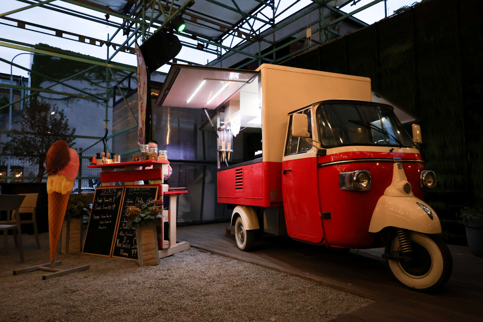 Piaggio Ape s otevřeným výdejem