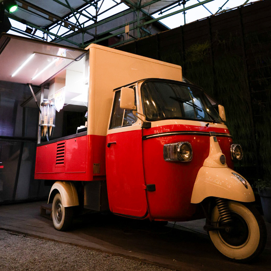 Detail laku a chromu Piaggio Ape
