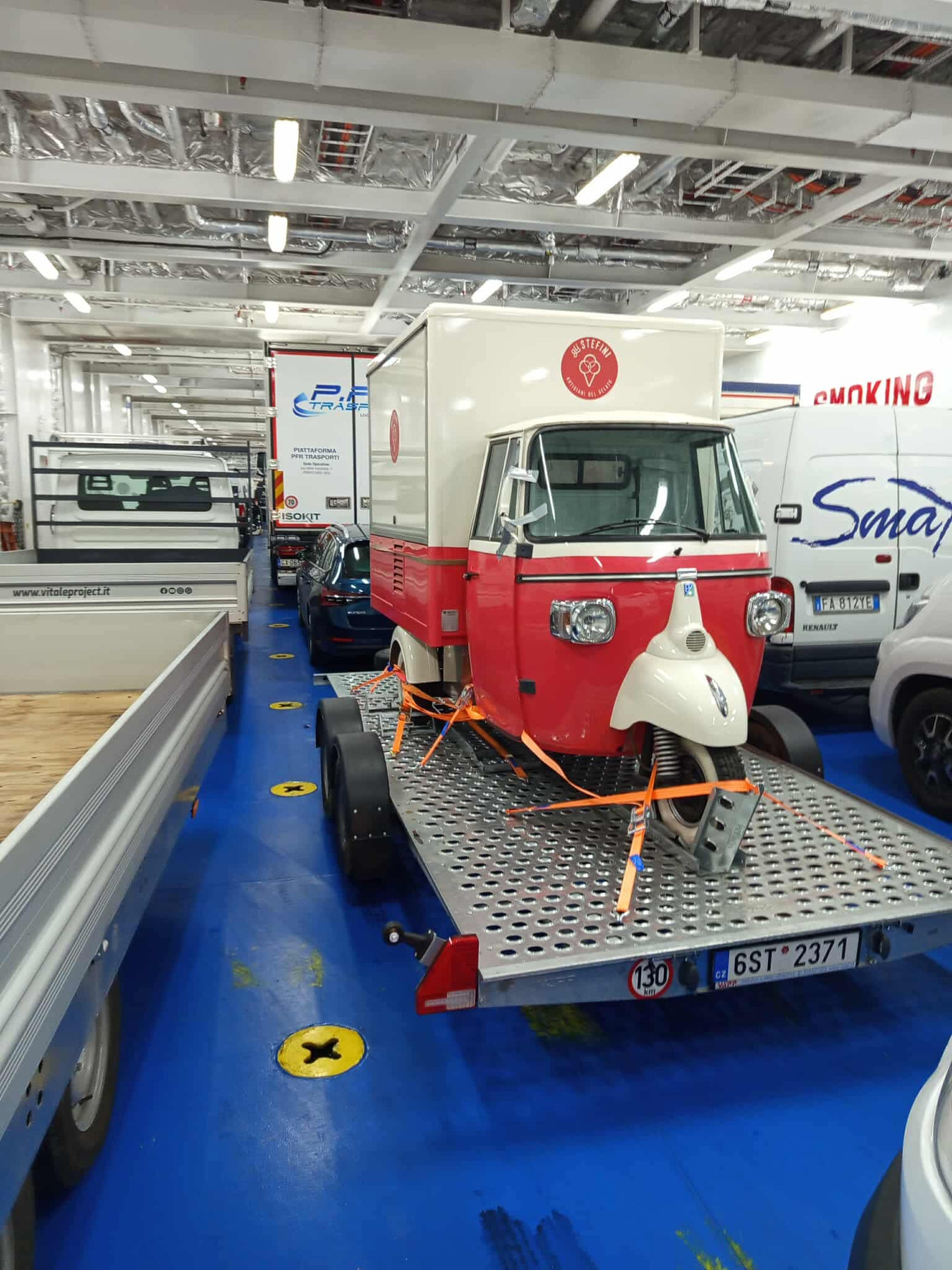 Piaggio Ape na trajektu ze Sardinie