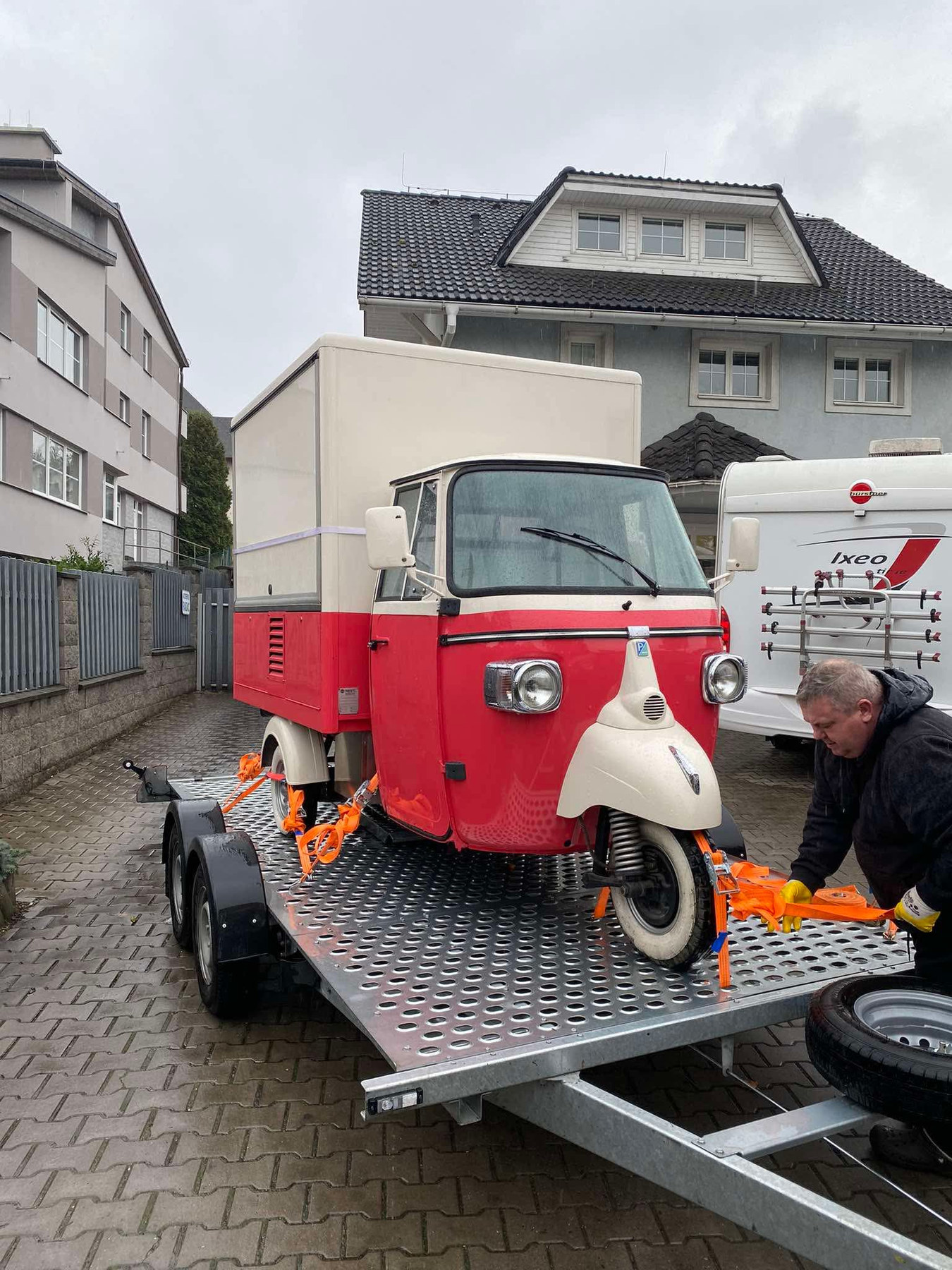 Prevoz Piaggio Ape pres Evropu
